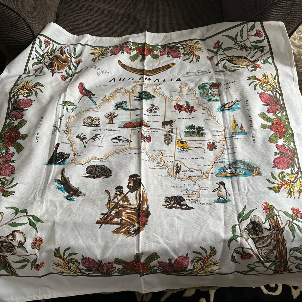 Colorful Australia Map tablecloths - Picture 6 of 8